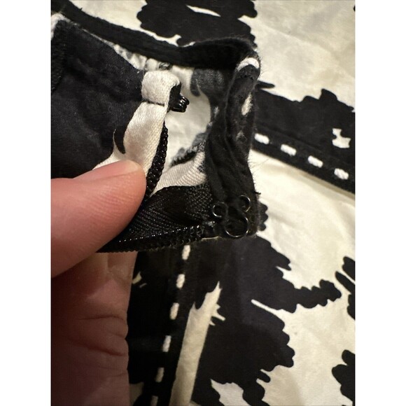 CAbi Women’s Skirt Size 8 Flare Boho Embroidered Stitch Black White 937 - Picture 14 of 14